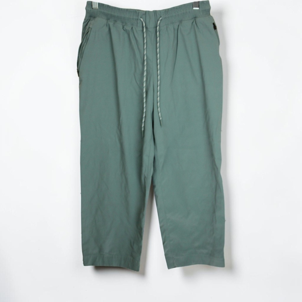 Athleta Women's Sage Green Trekkie Straight Crop Pants Size 8